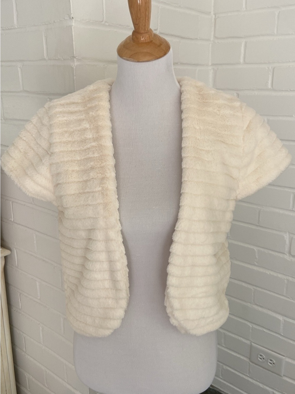 New With Tags Covington Cream Short Faux-Fur Open-Front Teddy Jacket Size M